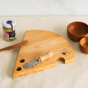 tabla queso con cuchillo y contexto2