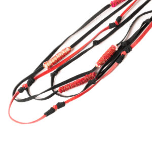 Collar negro en gamuza nacional rojo y negro