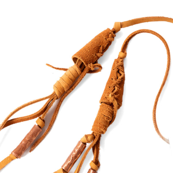 Collar café con conos de cuero cocidos a mano_3