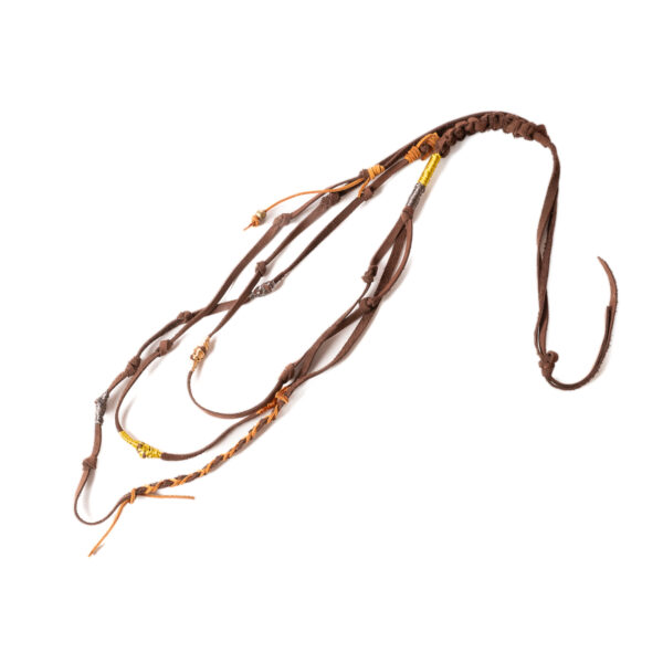 Collar café con nudos de macrame embarrado con hilos_1