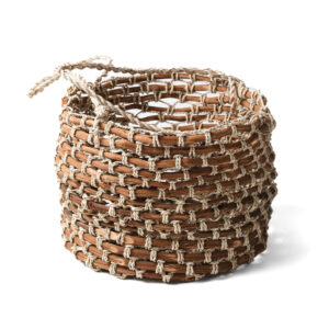 Canasto tejido de voki y chupón con dos asas