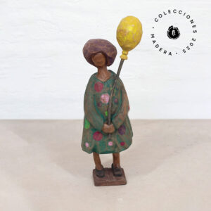 Escultura madera Niña con globo