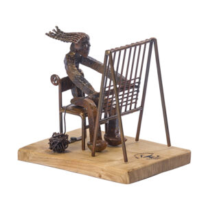 escultura mujer tejedora