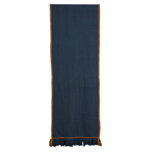 Piecera telar azul borde café 214 x 53 cm.